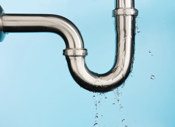 Water pipe with water droplets 
